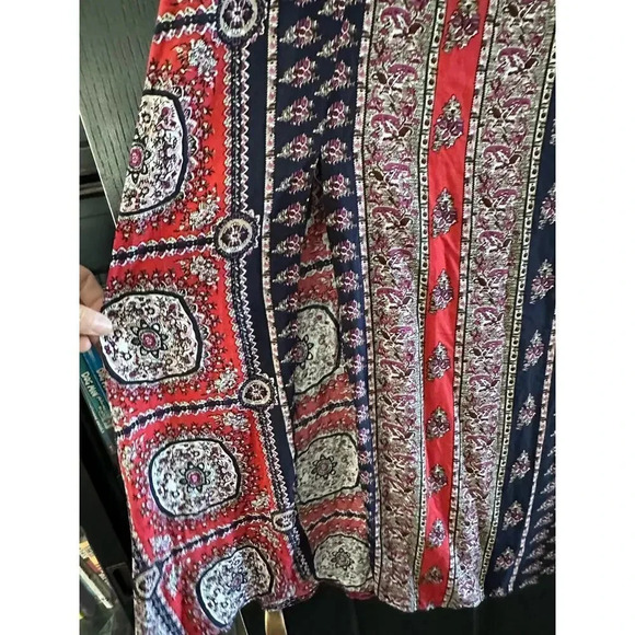 NWT MISSGUIDED Women's Black & Red Paisley Print Split Front Maxi Skirt Size 0 - Picture 2 of 7